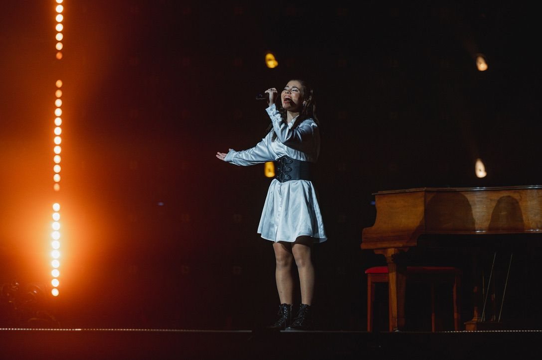 Lisa Gauci performing on the X Factor stage